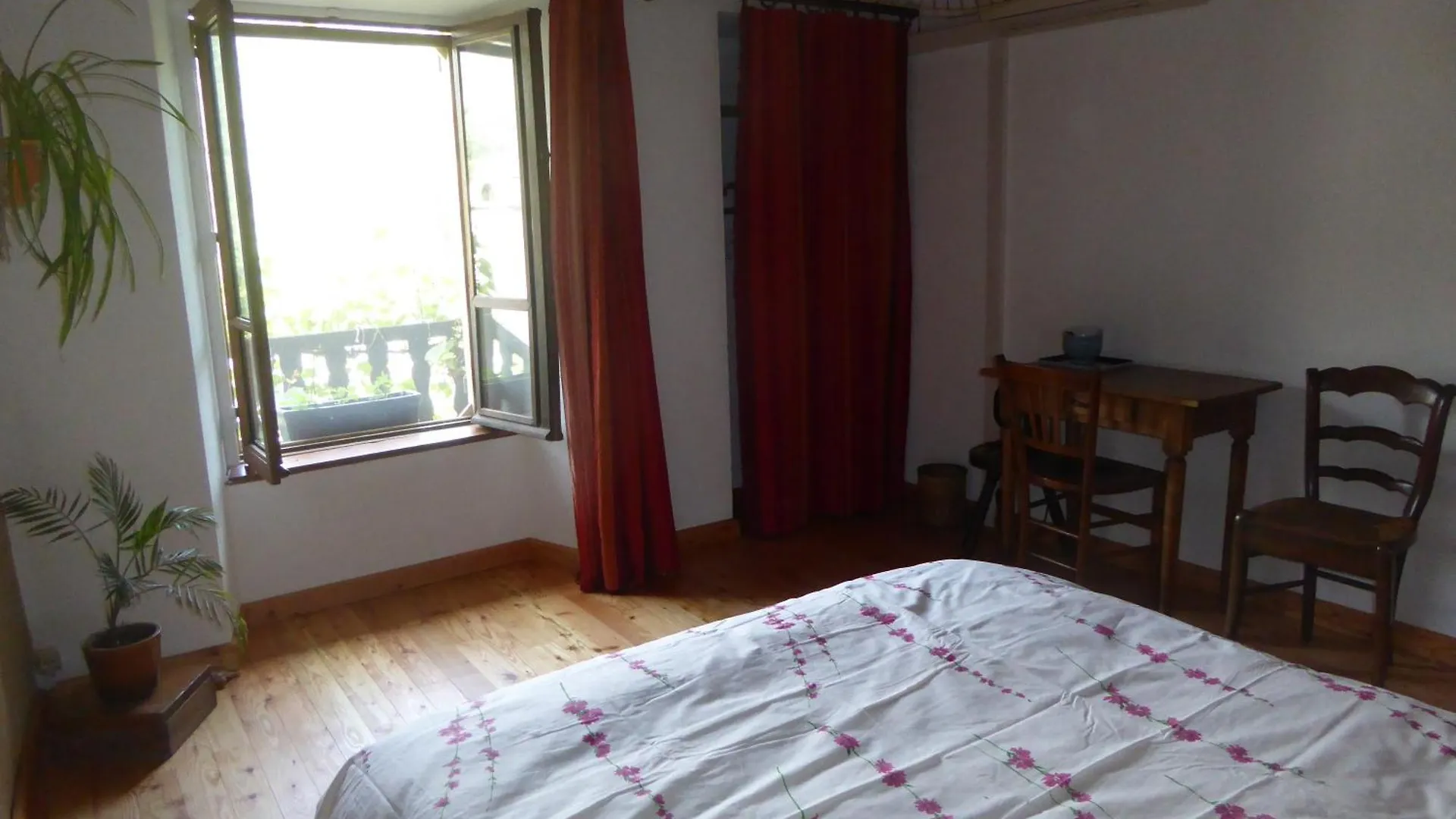 ホームステイ Chambre D'Hote Calme Au Milieu D'Un Jardin Au Freney D'Oisans ル・フルネ・ドワザン フランス