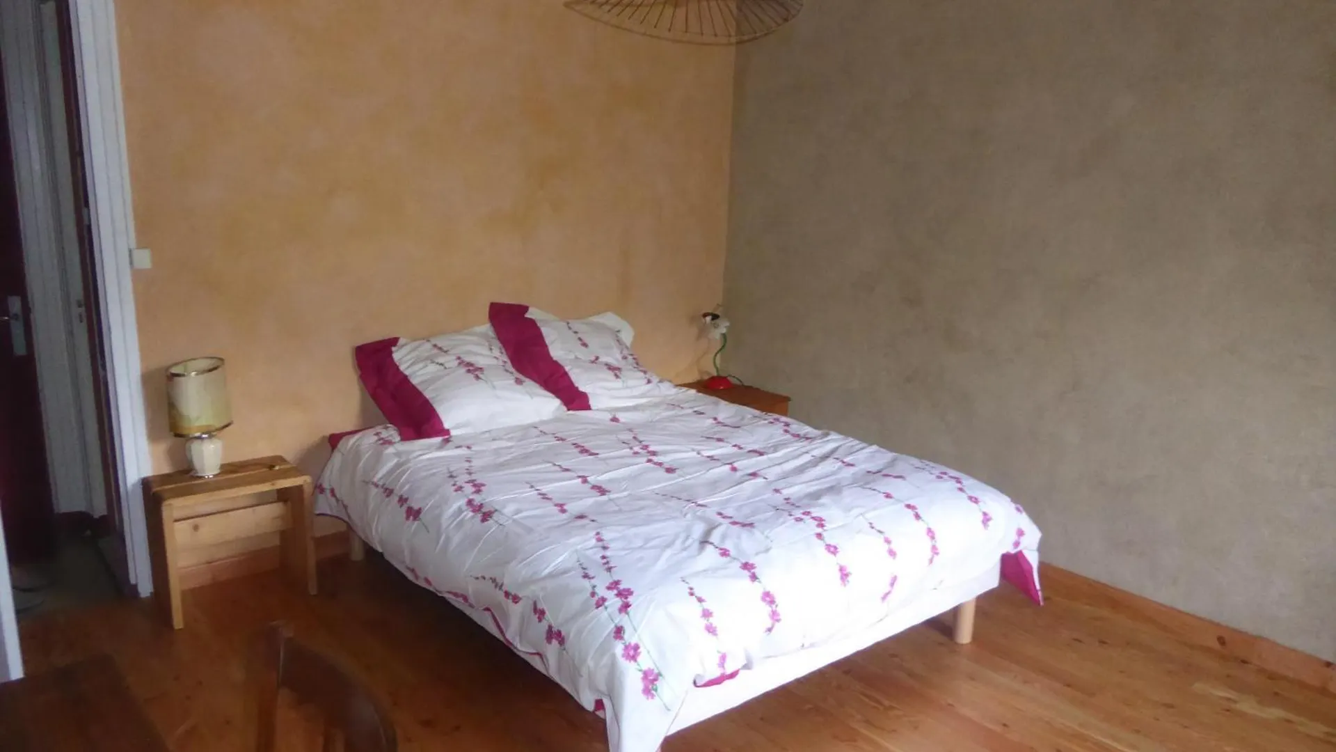 Chambre D'Hote Calme Au Milieu D'Un Jardin Au Freney D'Oisans ル・フルネ・ドワザン 0*,