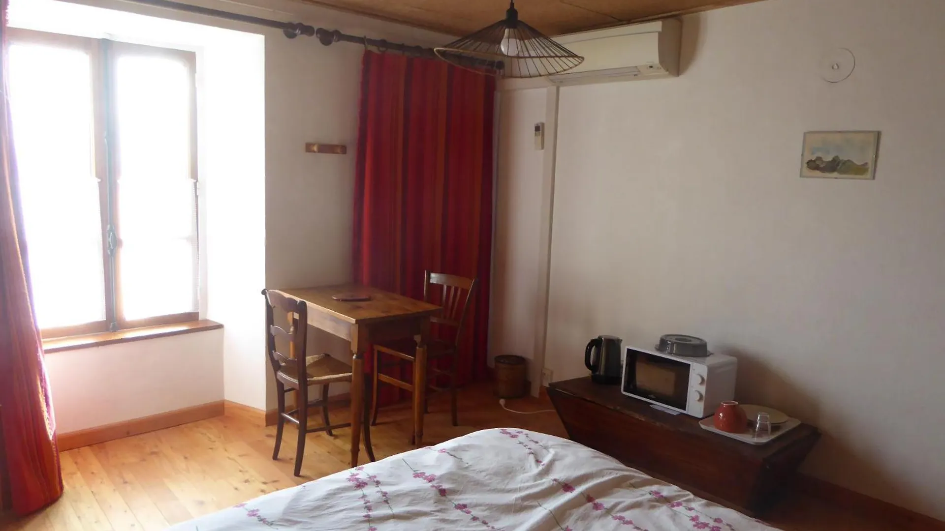 Chambre D'Hote Calme Au Milieu D'Un Jardin Au Freney D'Oisans ル・フルネ・ドワザン